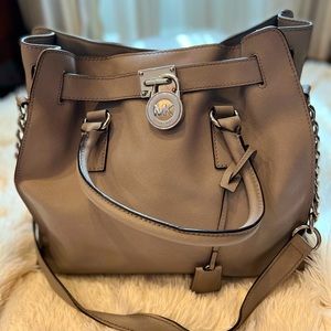 Authentic pre-loved Michael Kors Hamilton tote in grey saffiano leather.